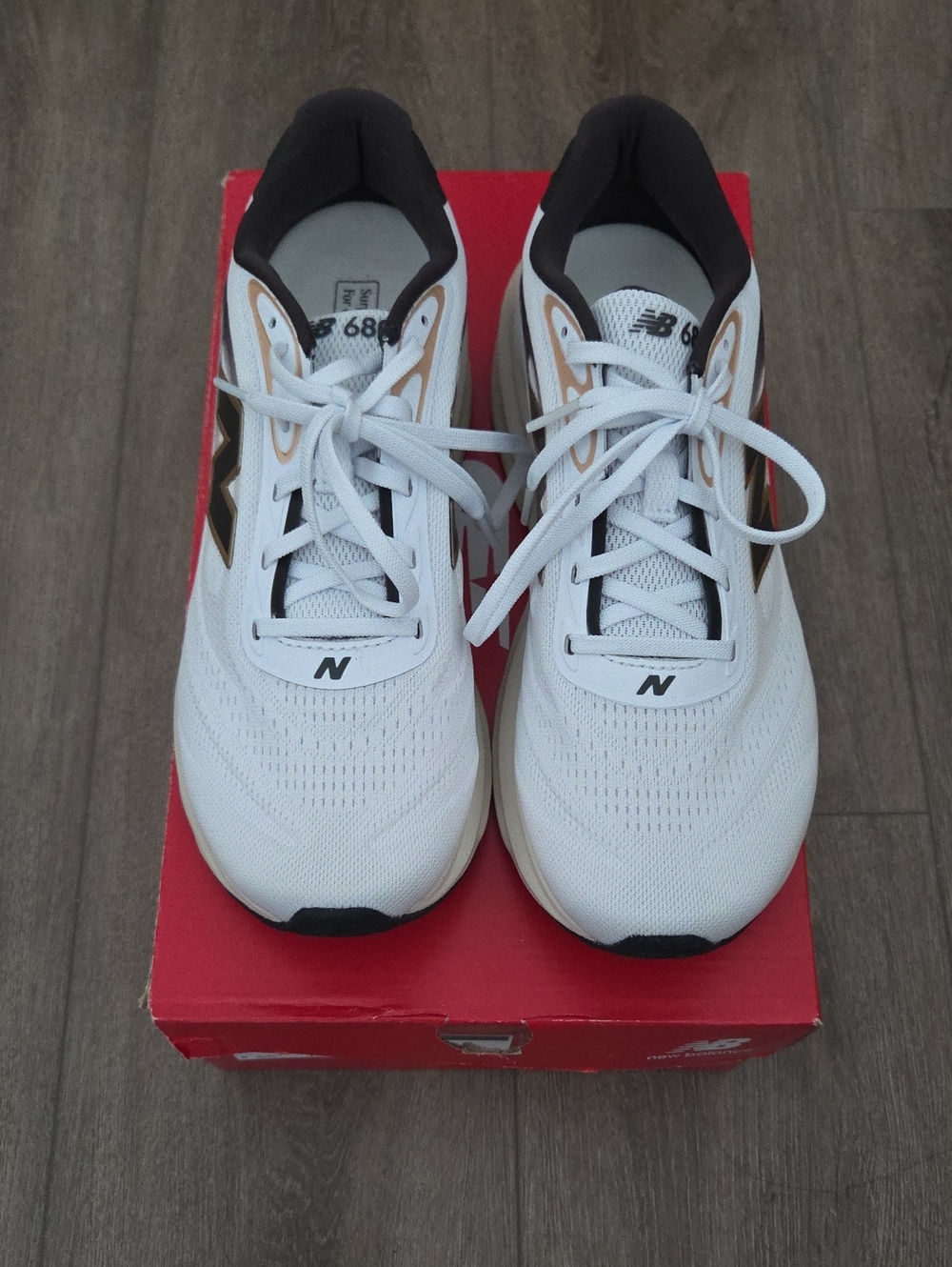 New Balance Women's Fresh Foam 680 V9 White/Black Women Size 8.5